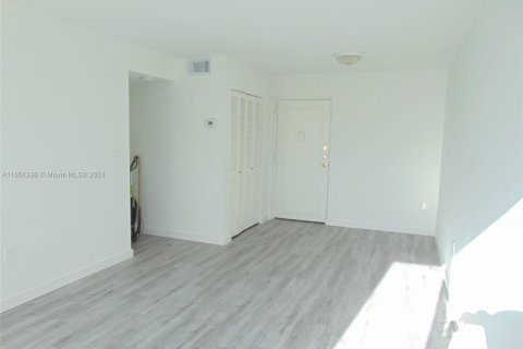 Copropriété à louer à Sunny Isles Beach, Floride: 1 chambre, 65.96 m2 № 1351671 - photo 4