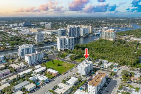 Condo in Fort Lauderdale, Florida, 1 bedroom  № 1022136 - photo 1