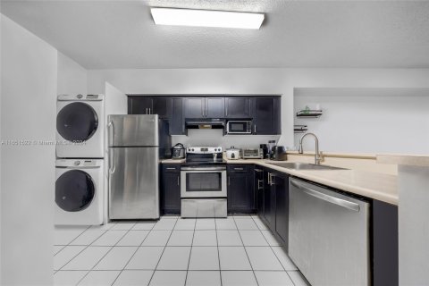 Copropriété à vendre à Miami, Floride: 2 chambres, 79.9 m2 № 1345301 - photo 4