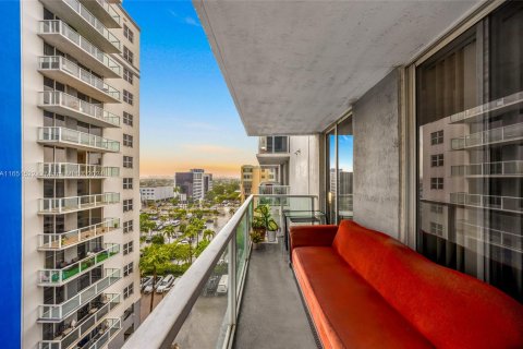 Condominio en venta en Miami, Florida, 2 dormitorios, 79.9 m2 № 1345301 - foto 1