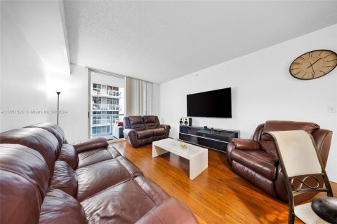 Condo in Miami, Florida, 2 bedrooms  № 1345301 - photo 7