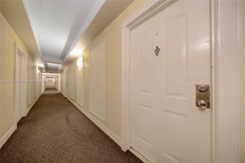 Condo in Miami, Florida, 2 bedrooms  № 1345301 - photo 21