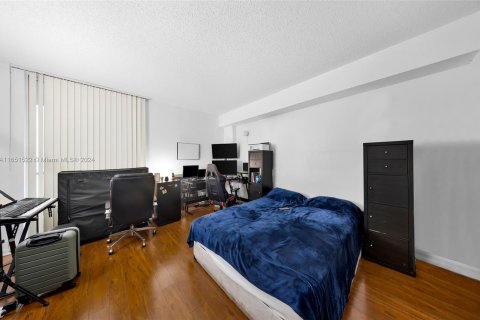 Condo in Miami, Florida, 2 bedrooms  № 1345301 - photo 12