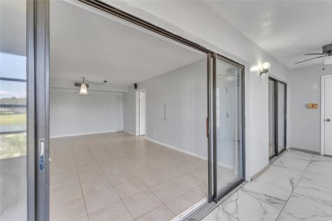 Condominio en venta en Delray Beach, Florida, 1 dormitorio, 73.86 m2 № 1070462 - foto 13