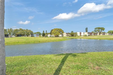 Condo in Delray Beach, Florida, 1 bedroom  № 1070462 - photo 1