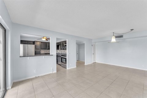 Condo in Delray Beach, Florida, 1 bedroom  № 1070462 - photo 16