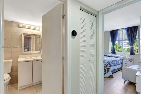 Condominio en venta en Miami Beach, Florida, 2 dormitorios, 80.82 m2 № 1161209 - foto 15