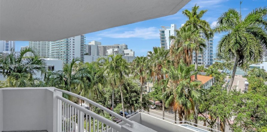 Condominio en Miami Beach, Florida, 2 dormitorios  № 1161209