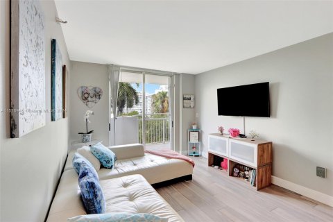 Condominio en venta en Miami Beach, Florida, 2 dormitorios, 80.82 m2 № 1161209 - foto 7