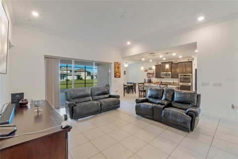 Villa ou maison à vendre à Kissimmee, Floride: 4 chambres, 278.61 m2 № 1258115 - photo 10