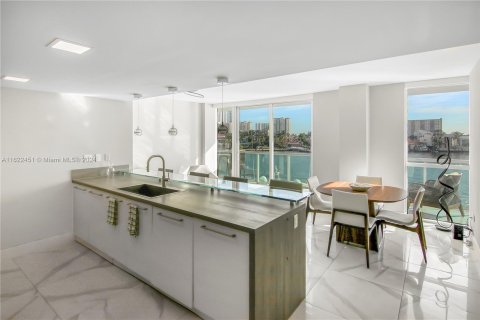 Condo in Sunny Isles Beach, Florida, 3 bedrooms  № 1269251 - photo 8