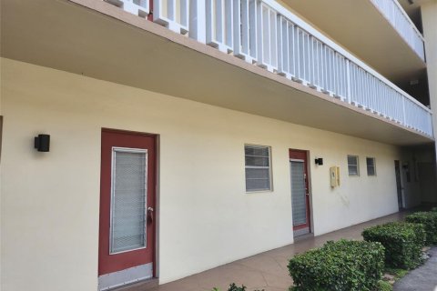 Condo in Lauderhill, Florida, 2 bedrooms  № 1060228 - photo 8