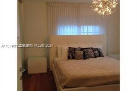 Condo in Miami Beach, Florida, 1 bedroom  № 1402684 - photo 13