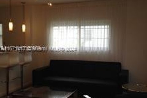 Condo in Miami Beach, Florida, 1 bedroom  № 1402684 - photo 9