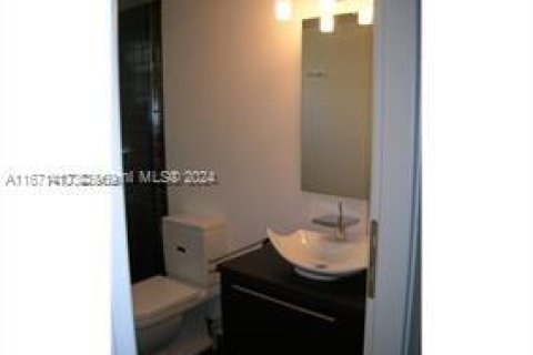 Condo in Miami Beach, Florida, 1 bedroom  № 1402684 - photo 10