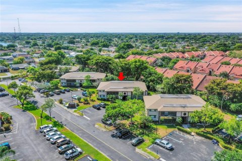 Condominio en venta en Tamarac, Florida, 1 dormitorio, 76.83 m2 № 1212060 - foto 8