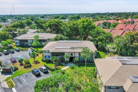 Condo in Tamarac, Florida, 1 bedroom  № 1212060 - photo 3