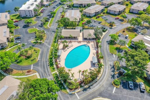 Condo in Tamarac, Florida, 1 bedroom  № 1212060 - photo 11