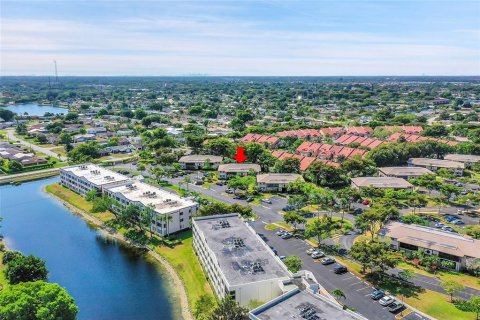 Condominio en venta en Tamarac, Florida, 1 dormitorio, 76.83 m2 № 1212060 - foto 6