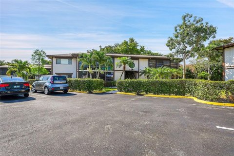 Condo in Tamarac, Florida, 1 bedroom  № 1212060 - photo 2