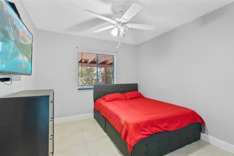 Купить виллу или дом в Маргит, Флорида 5 спален, 158.58м2, № 1047991 - фото 9