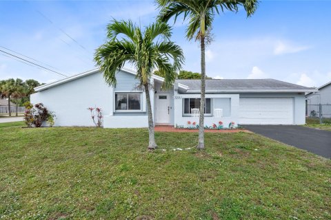 House in Margate, Florida 5 bedrooms, 158.58 sq.m. № 1047991 - photo 26