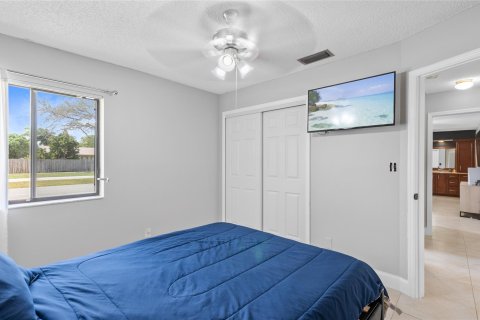 Купить виллу или дом в Маргит, Флорида 5 спален, 158.58м2, № 1047991 - фото 11