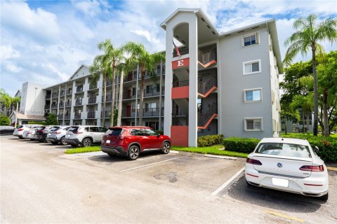 Condo in Pembroke Pines, Florida, 1 bedroom  № 1394297 - photo 2