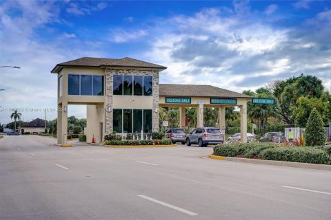 Condo in Pembroke Pines, Florida, 1 bedroom  № 1394297 - photo 23