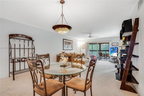 Condo in Pembroke Pines, Florida, 1 bedroom  № 1394297 - photo 6