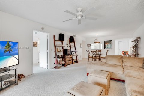 Condo in Pembroke Pines, Florida, 1 bedroom  № 1394297 - photo 8