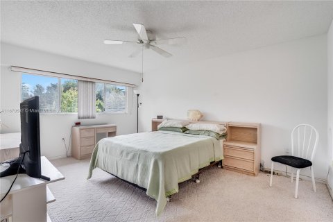 Condo in Pembroke Pines, Florida, 1 bedroom  № 1394297 - photo 16