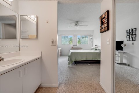 Condo in Pembroke Pines, Florida, 1 bedroom  № 1394297 - photo 20