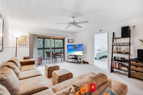 Condo in Pembroke Pines, Florida, 1 bedroom  № 1394297 - photo 9