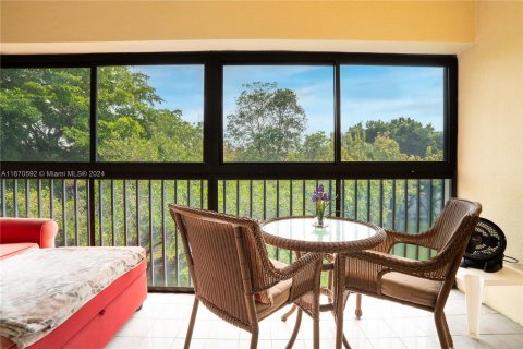 Condo in Pembroke Pines, Florida, 1 bedroom  № 1394297 - photo 21