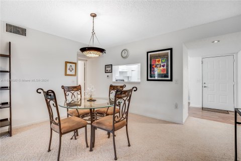 Condo in Pembroke Pines, Florida, 1 bedroom  № 1394297 - photo 5