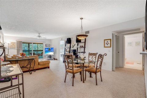 Condo in Pembroke Pines, Florida, 1 bedroom  № 1394297 - photo 4