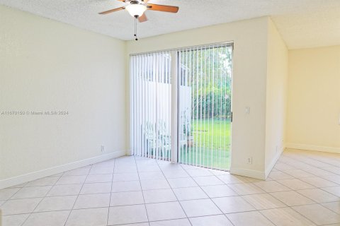 Townhouse in Pembroke Pines, Florida 3 bedrooms, 142.05 sq.m. № 1394296 - photo 15