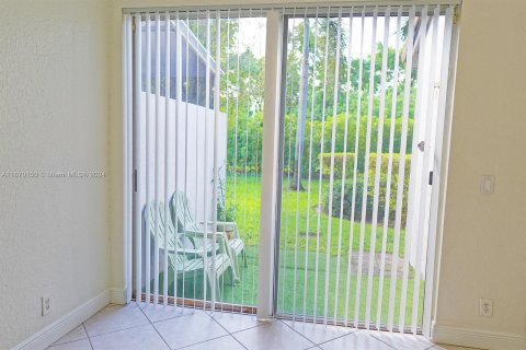 Townhouse in Pembroke Pines, Florida 3 bedrooms, 142.05 sq.m. № 1394296 - photo 16