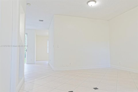 Townhouse in Pembroke Pines, Florida 3 bedrooms, 142.05 sq.m. № 1394296 - photo 14