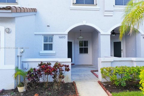 Townhouse in Pembroke Pines, Florida 3 bedrooms, 142.05 sq.m. № 1394296 - photo 2