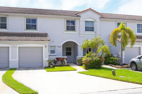 Townhouse in Pembroke Pines, Florida 3 bedrooms, 142.05 sq.m. № 1394296 - photo 1