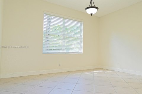 Townhouse in Pembroke Pines, Florida 3 bedrooms, 142.05 sq.m. № 1394296 - photo 8