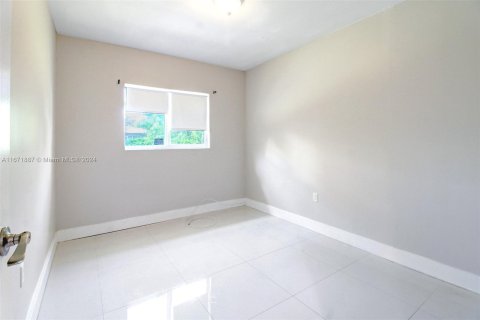 Commercial property in Fort Lauderdale, Florida 232.63 sq.m. № 1394259 - photo 16