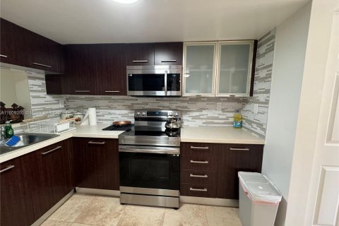 Adosado en venta en Plantation, Florida, 3 dormitorios, 140.75 m2 № 1231719 - foto 2