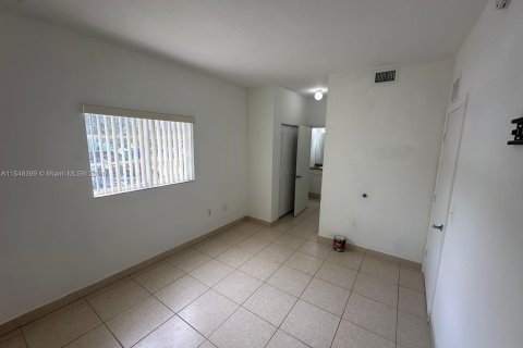 House in Miami, Florida 3 bedrooms, 110.55 sq.m. № 1058557 - photo 16