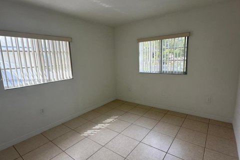 House in Miami, Florida 3 bedrooms, 110.55 sq.m. № 1058557 - photo 11