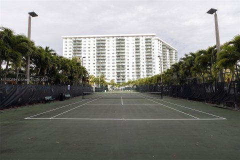 Condo in Sunny Isles Beach, Florida, 2 bedrooms  № 1168066 - photo 22