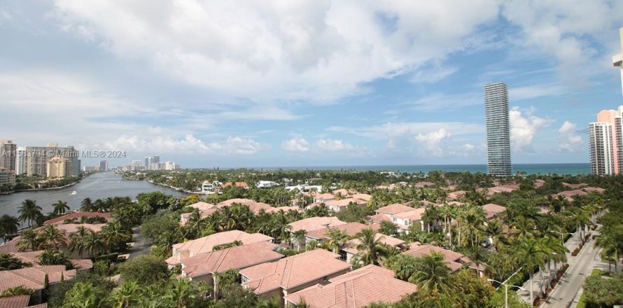 Condo in Sunny Isles Beach, Florida, 2 bedrooms  № 1168066