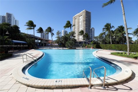 Condominio en venta en Sunny Isles Beach, Florida, 2 dormitorios, 142.79 m2 № 1168066 - foto 18